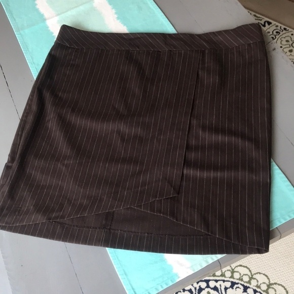 Steve Harvey Dresses & Skirts - Steve Harvey Celebrity Edition Pin Stripe Skirt‎